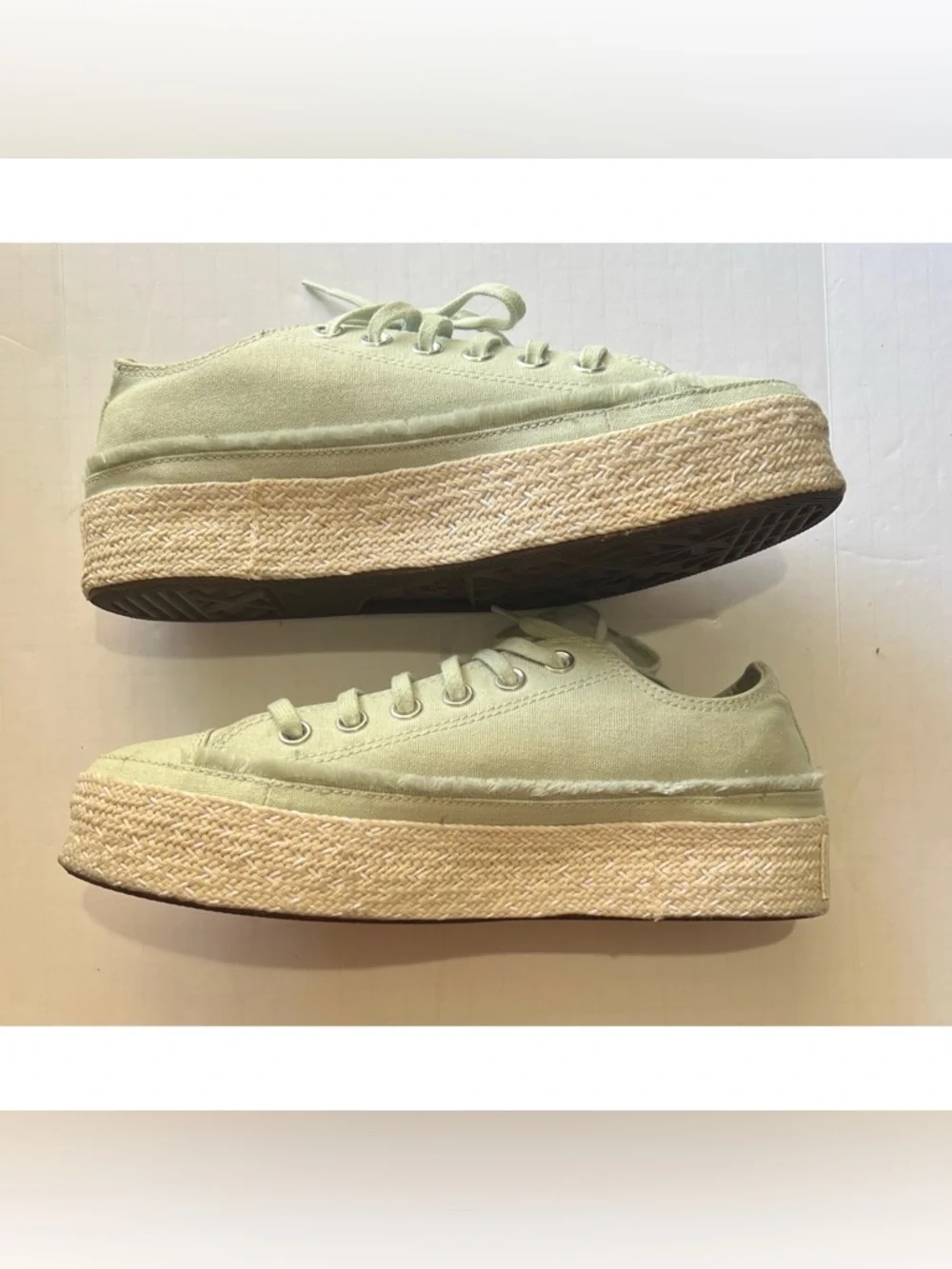 Converse shoes front tread